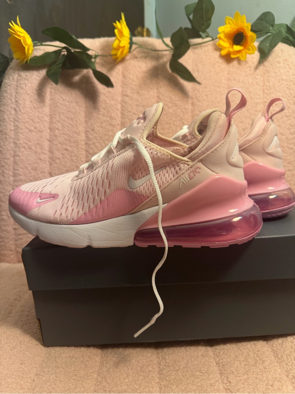 Nike Women's Air Max 270 Pink/Light Pink Sneakers